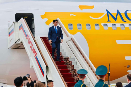 Монгол Улсын Ерөнхийлөгч У.Хүрэлсүх Ялалтын 80 жилийн ойн баярт оролцохоор Москва хотноо хүрэлцэн ирлээ